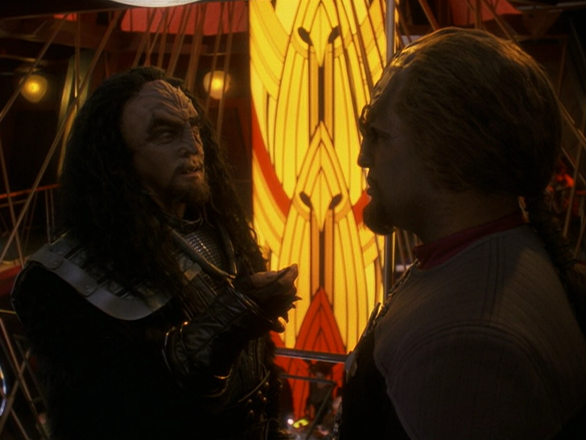 extant_StarTrek_DS9_5x21-SoldiersOfTheEmpire_03725.jpg