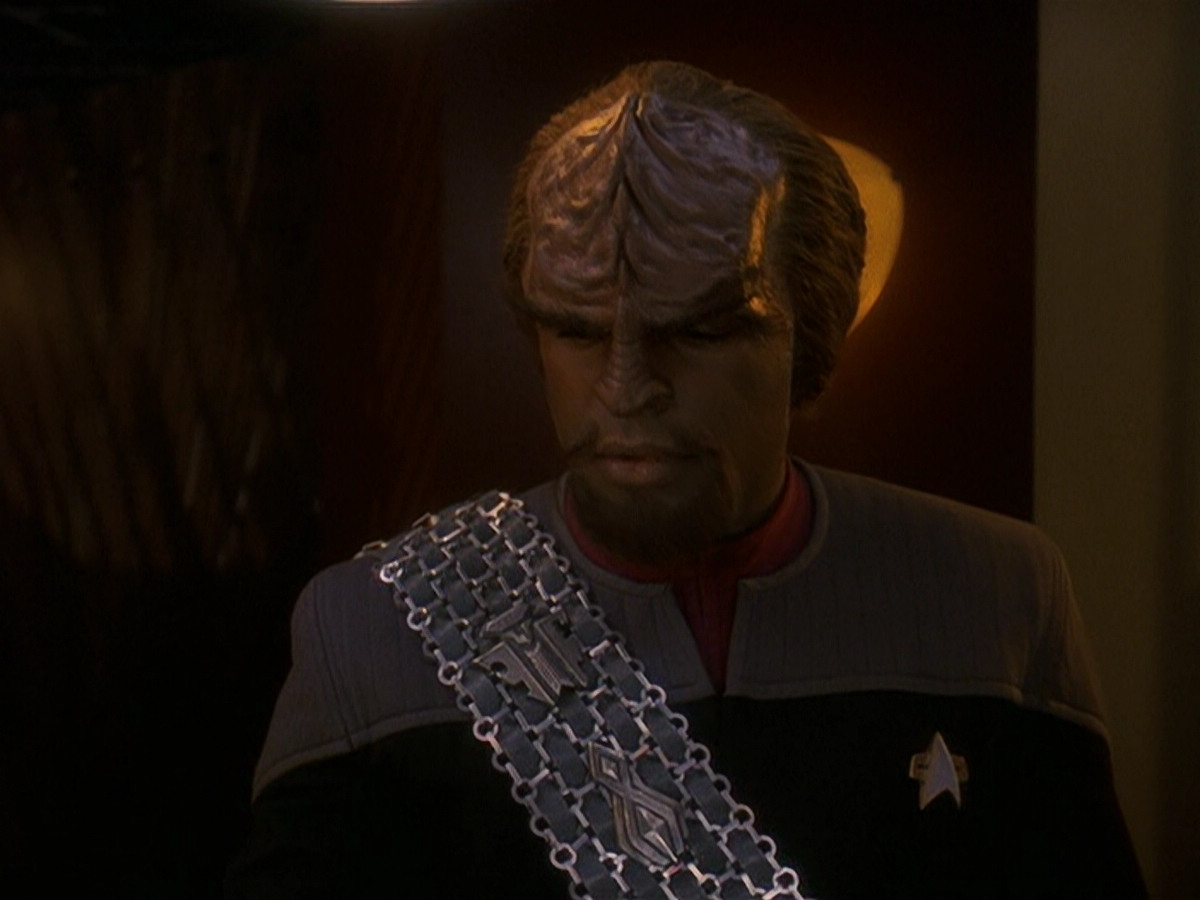 extant_StarTrek_DS9_5x21-SoldiersOfTheEmpire_03741.jpg