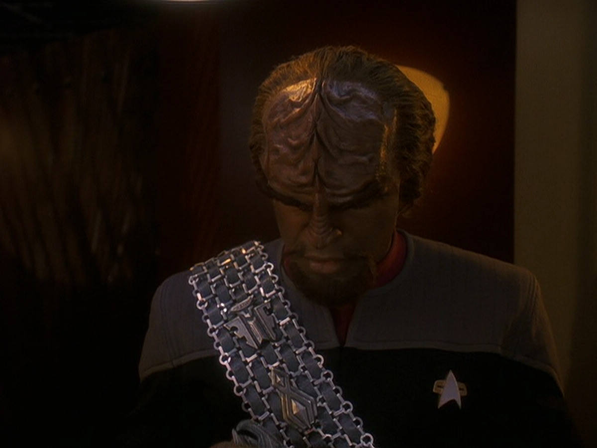 extant_StarTrek_DS9_5x21-SoldiersOfTheEmpire_03742.jpg