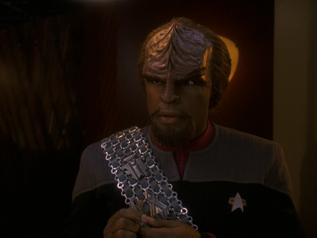 extant_StarTrek_DS9_5x21-SoldiersOfTheEmpire_03745.jpg