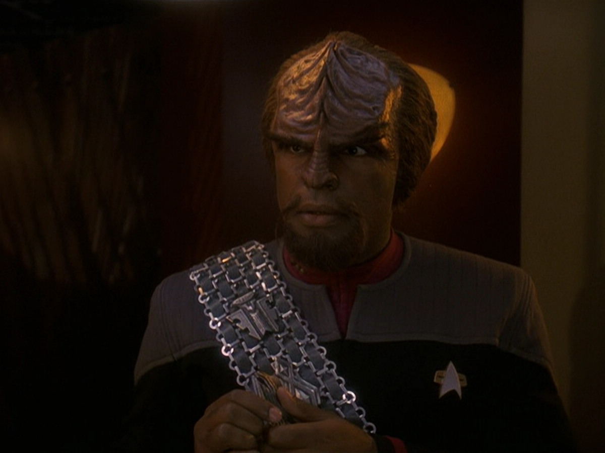 extant_StarTrek_DS9_5x21-SoldiersOfTheEmpire_03746.jpg