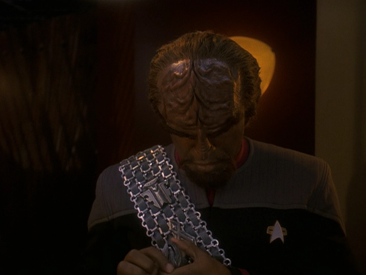 extant_StarTrek_DS9_5x21-SoldiersOfTheEmpire_03747.jpg