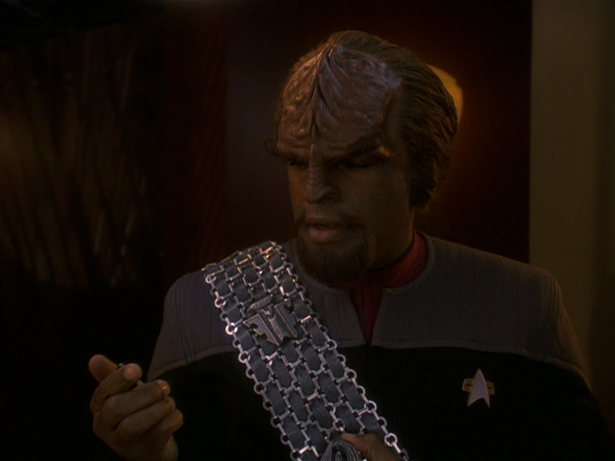 extant_StarTrek_DS9_5x21-SoldiersOfTheEmpire_03751.jpg