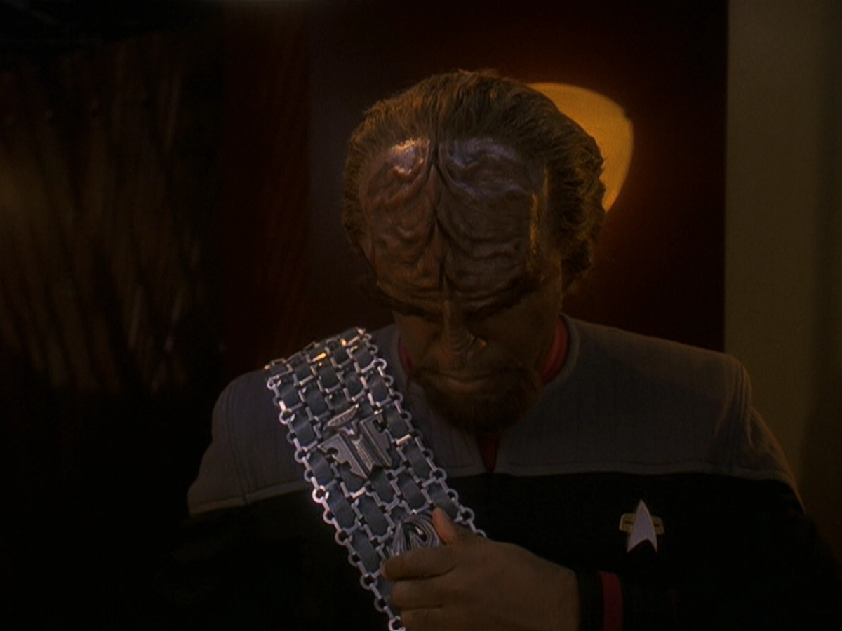 extant_StarTrek_DS9_5x21-SoldiersOfTheEmpire_03754.jpg