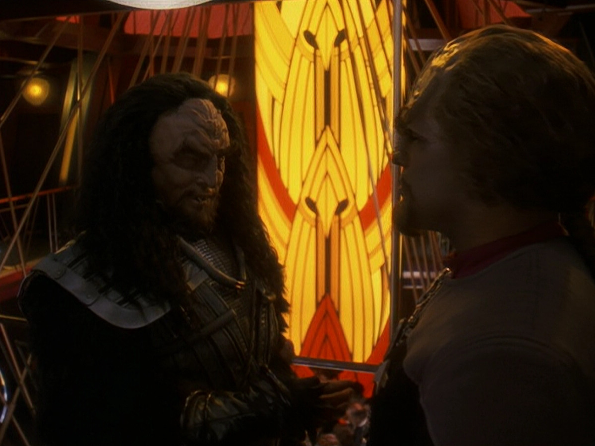 extant_StarTrek_DS9_5x21-SoldiersOfTheEmpire_03757.jpg