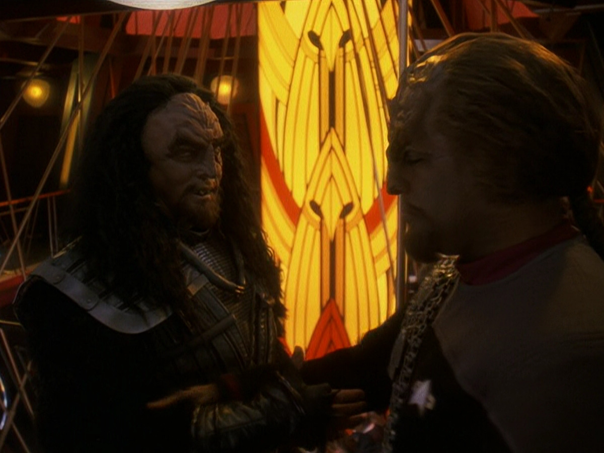 extant_StarTrek_DS9_5x21-SoldiersOfTheEmpire_03758.jpg