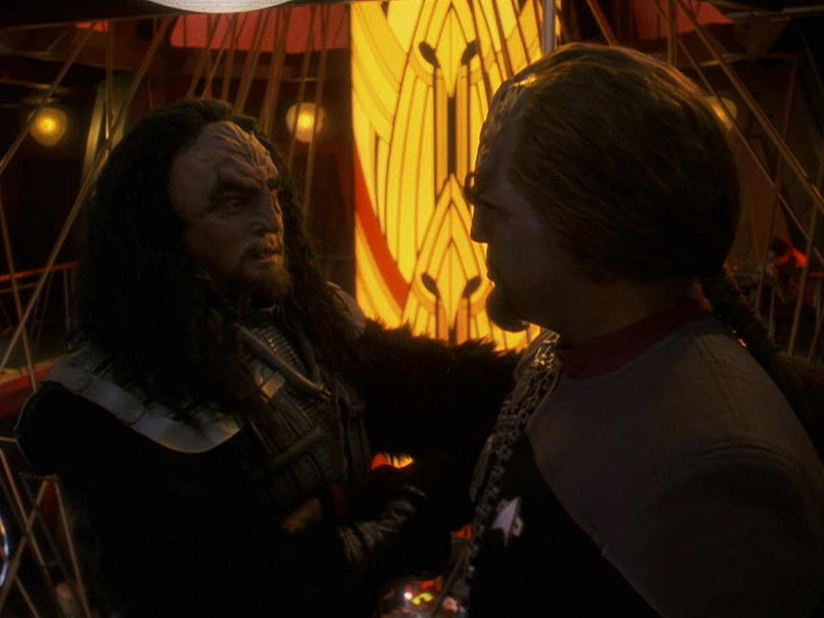 extant_StarTrek_DS9_5x21-SoldiersOfTheEmpire_03763.jpg