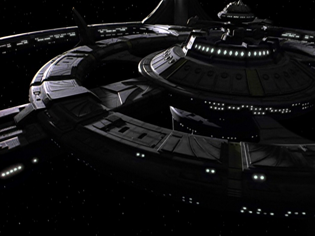 extant_StarTrek_DS9_5x21-SoldiersOfTheEmpire_03765.jpg