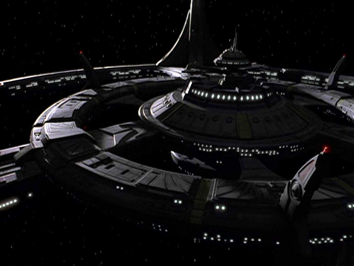 extant_StarTrek_DS9_5x21-SoldiersOfTheEmpire_03771.jpg