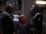 extant_StarTrek_DS9_5x21-SoldiersOfTheEmpire_00197.jpg