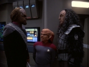 extant_StarTrek_DS9_5x21-SoldiersOfTheEmpire_00201.jpg