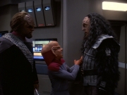 extant_StarTrek_DS9_5x21-SoldiersOfTheEmpire_00210.jpg