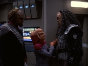 extant_StarTrek_DS9_5x21-SoldiersOfTheEmpire_00211.jpg