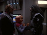 extant_StarTrek_DS9_5x21-SoldiersOfTheEmpire_00213.jpg