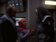 extant_StarTrek_DS9_5x21-SoldiersOfTheEmpire_00214.jpg