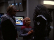 extant_StarTrek_DS9_5x21-SoldiersOfTheEmpire_00215.jpg