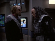 extant_StarTrek_DS9_5x21-SoldiersOfTheEmpire_00221.jpg