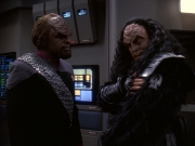extant_StarTrek_DS9_5x21-SoldiersOfTheEmpire_00228.jpg