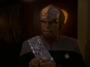 extant_StarTrek_DS9_5x21-SoldiersOfTheEmpire_03746.jpg
