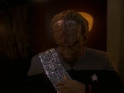 extant_StarTrek_DS9_5x21-SoldiersOfTheEmpire_03754.jpg