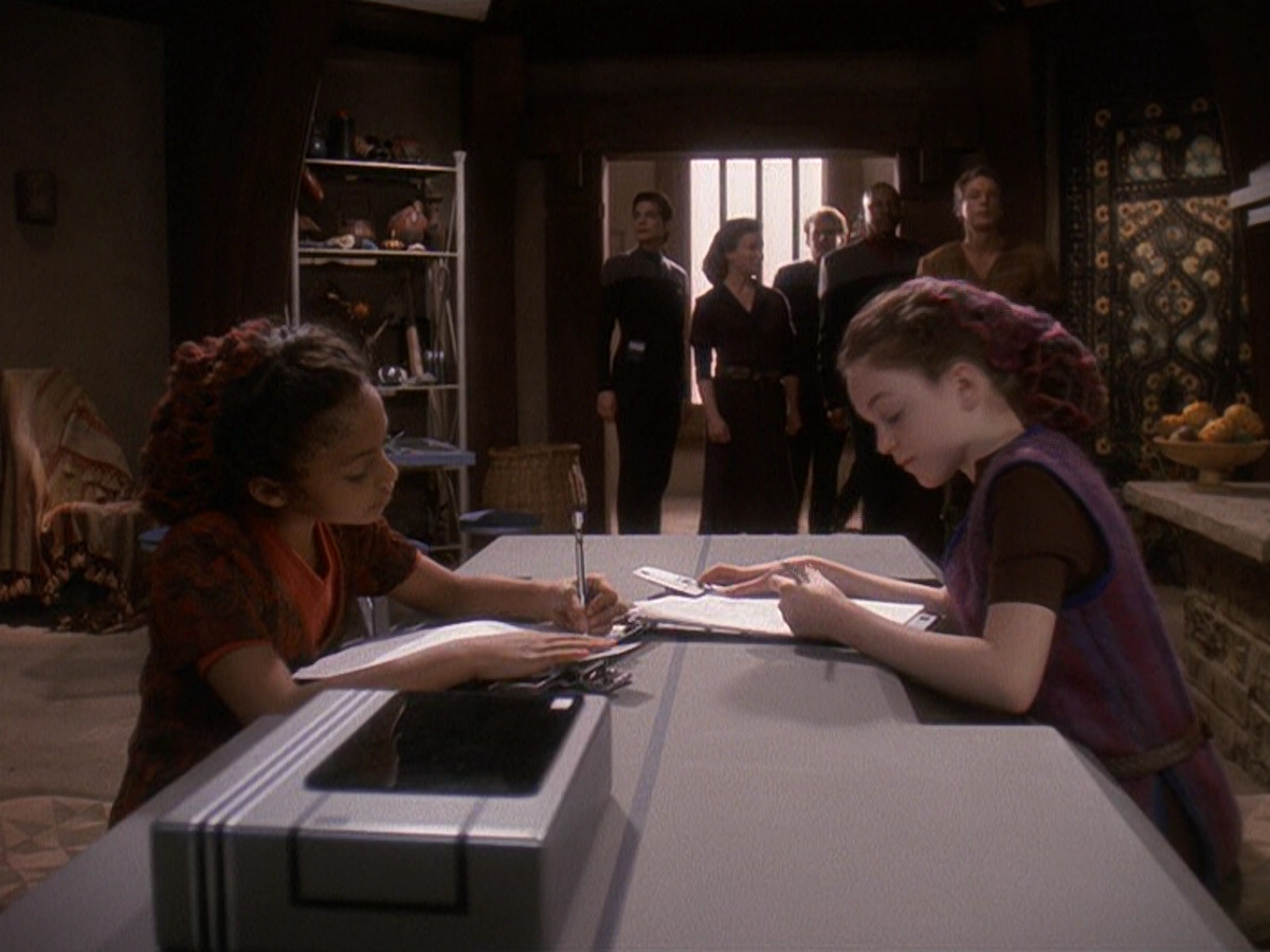 extant_StarTrek_DS9_5x22-ChildrenOfTime_00784.jpg