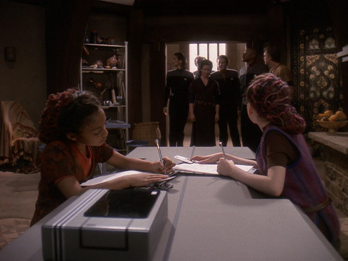 extant_StarTrek_DS9_5x22-ChildrenOfTime_00786.jpg