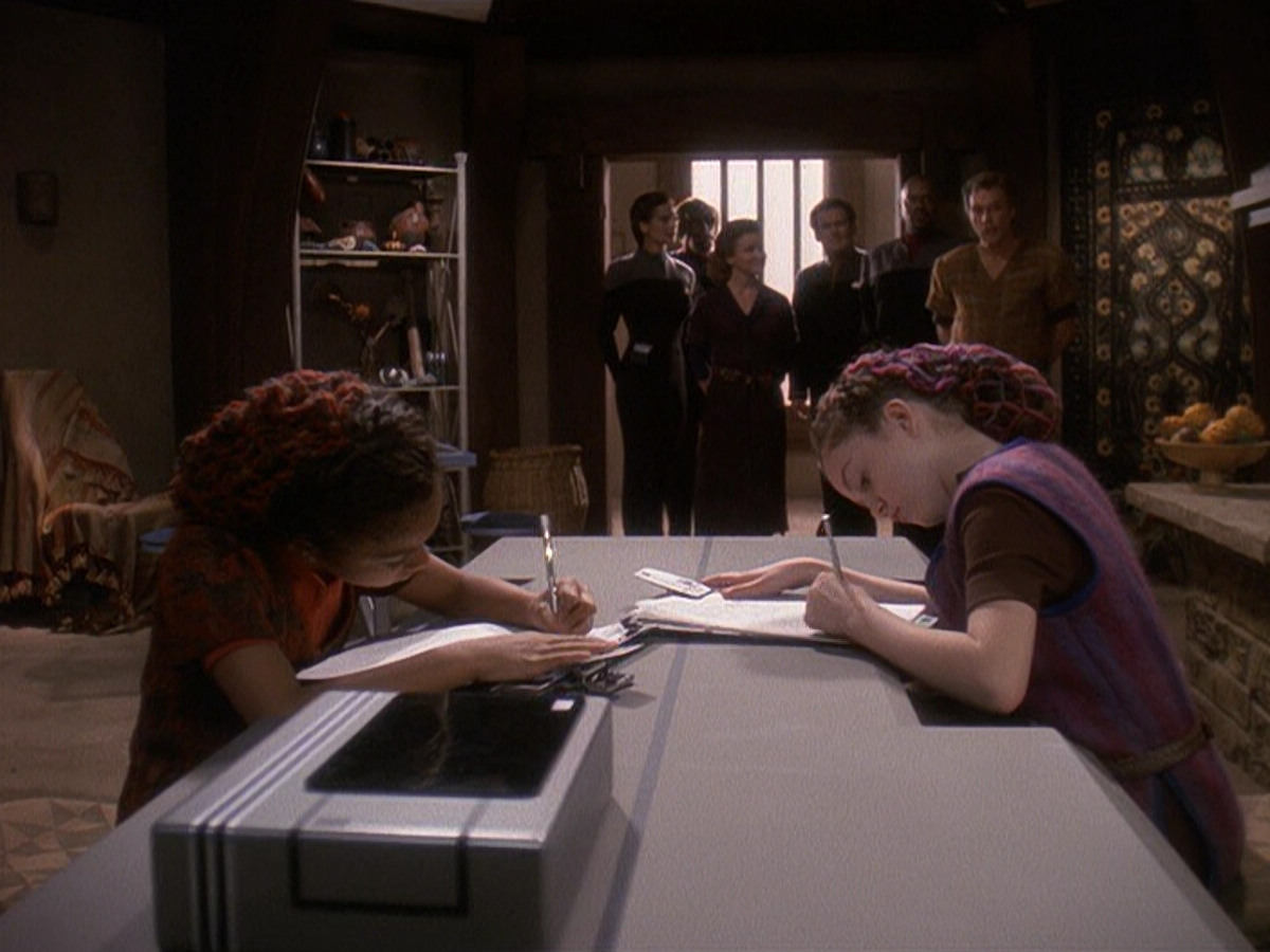 extant_StarTrek_DS9_5x22-ChildrenOfTime_00801.jpg