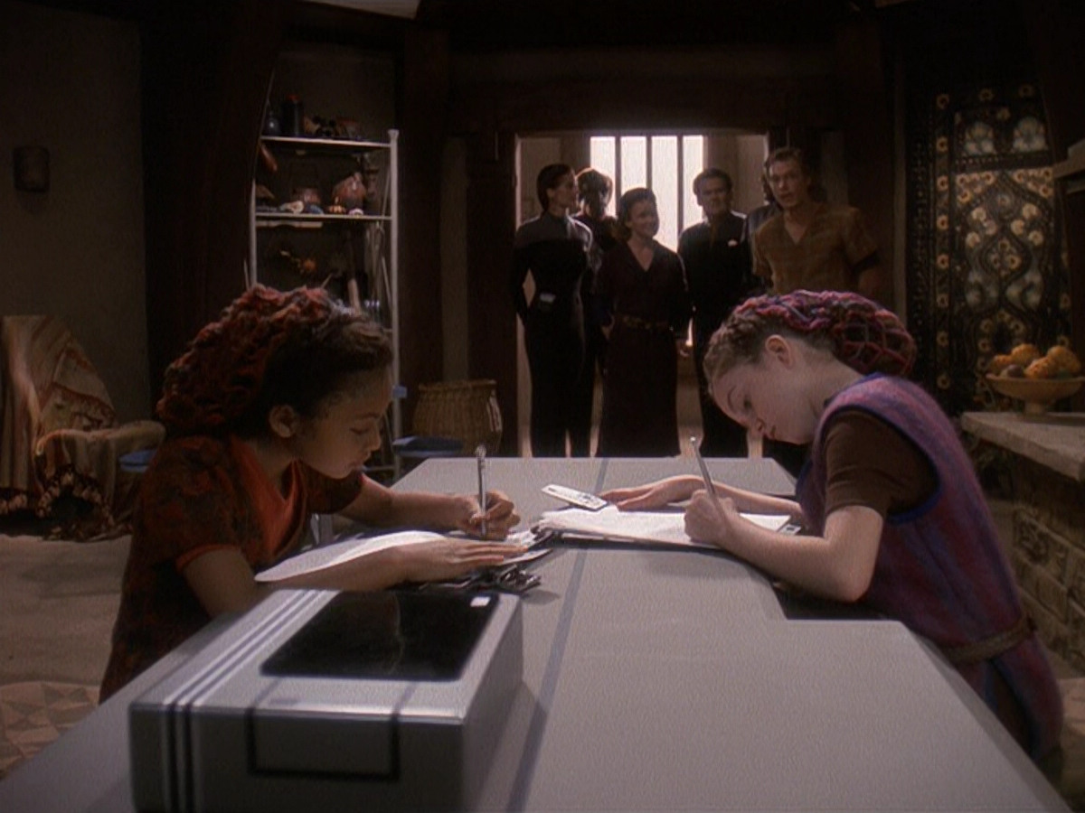 extant_StarTrek_DS9_5x22-ChildrenOfTime_00803.jpg