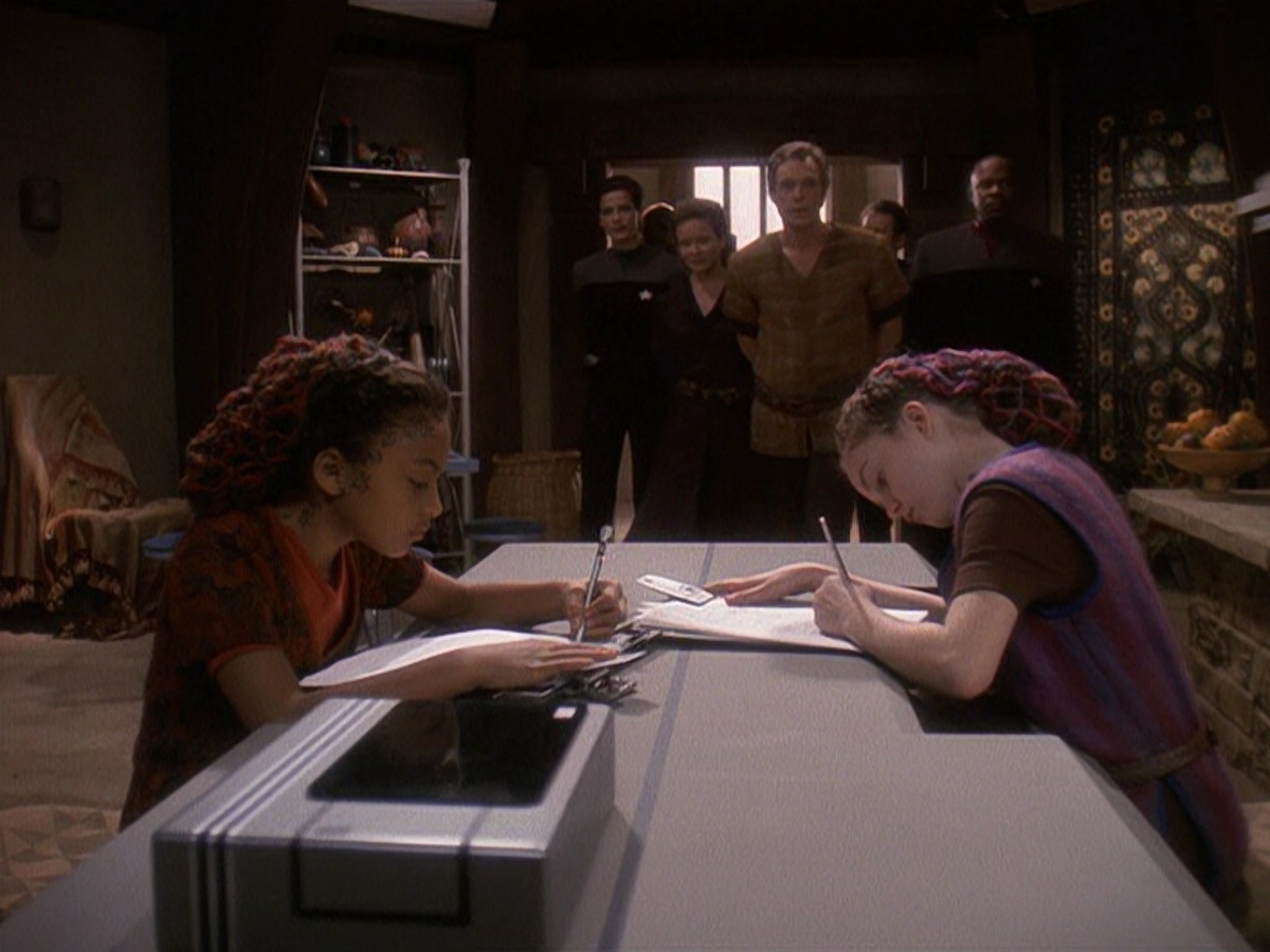 extant_StarTrek_DS9_5x22-ChildrenOfTime_00806.jpg
