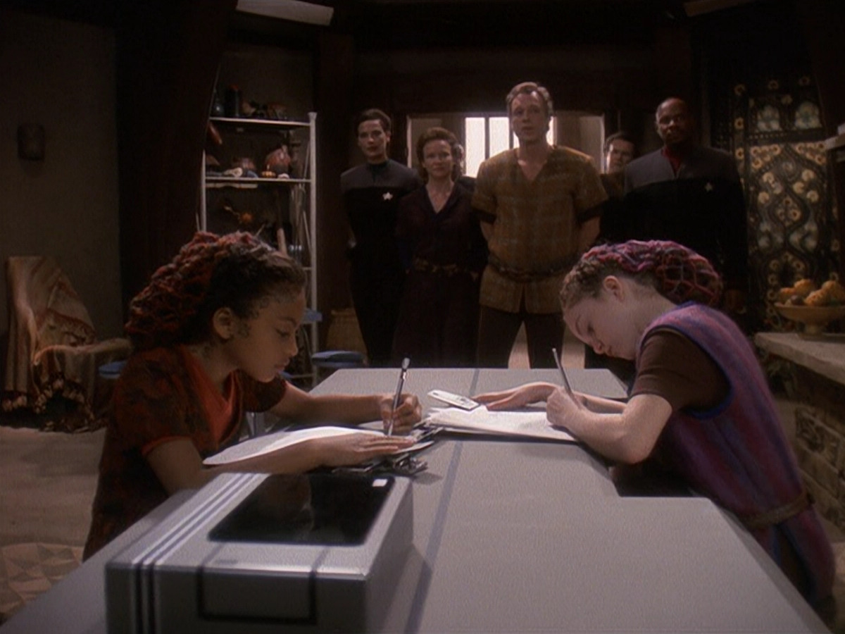 extant_StarTrek_DS9_5x22-ChildrenOfTime_00807.jpg