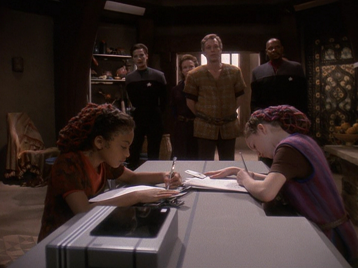 extant_StarTrek_DS9_5x22-ChildrenOfTime_00808.jpg