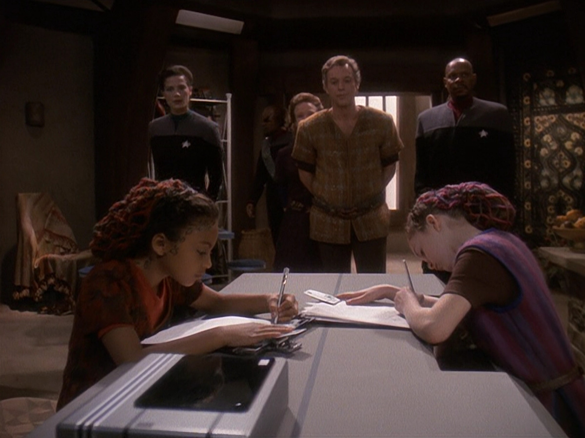 extant_StarTrek_DS9_5x22-ChildrenOfTime_00809.jpg