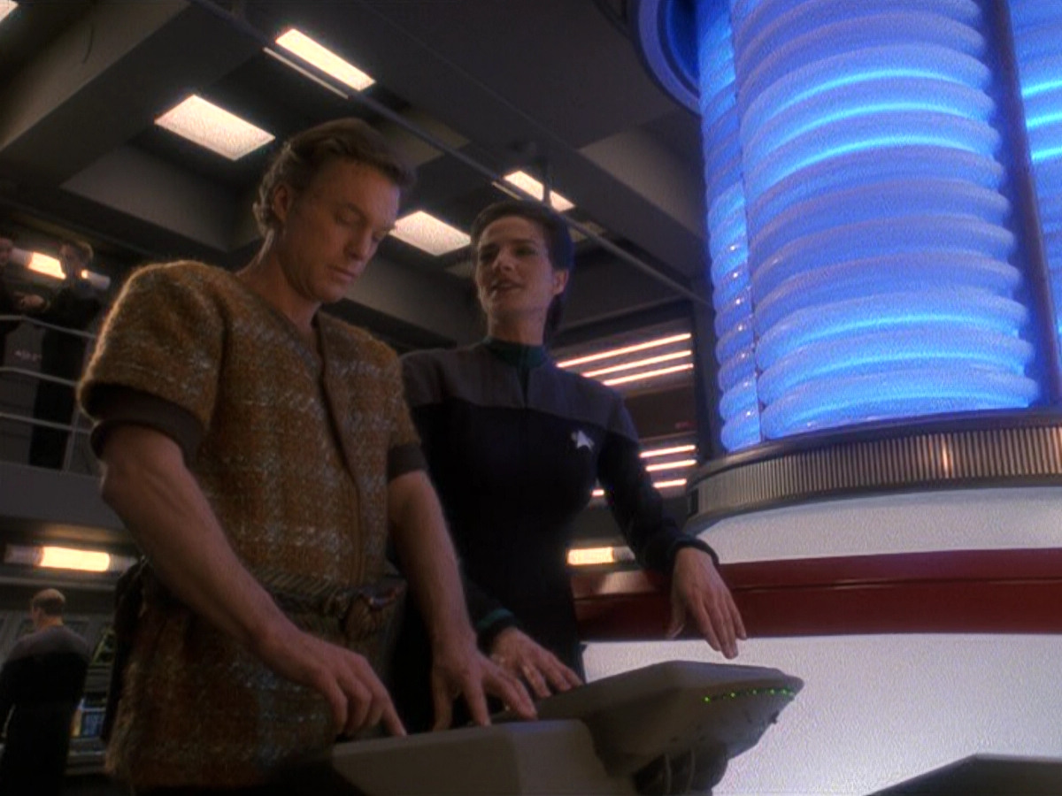 extant_StarTrek_DS9_5x22-ChildrenOfTime_01456.jpg