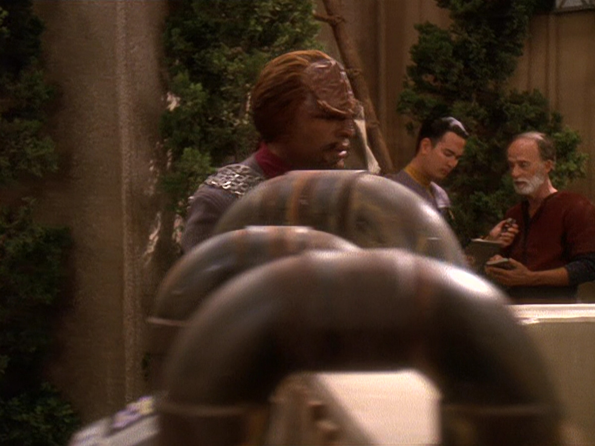 extant_StarTrek_DS9_5x22-ChildrenOfTime_01487.jpg