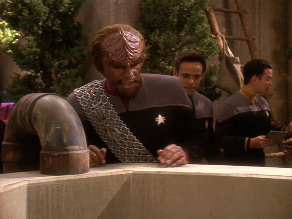 extant_StarTrek_DS9_5x22-ChildrenOfTime_01493.jpg