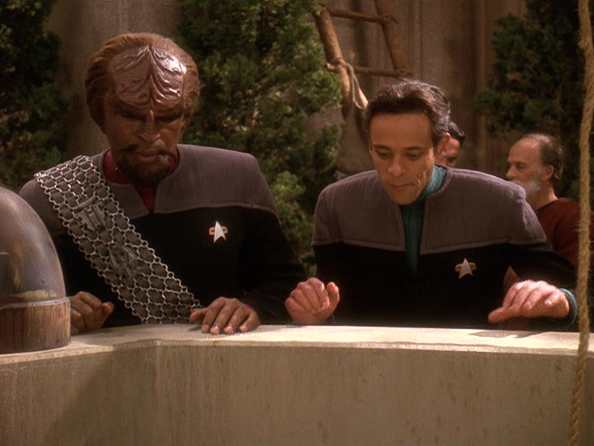 extant_StarTrek_DS9_5x22-ChildrenOfTime_01496.jpg