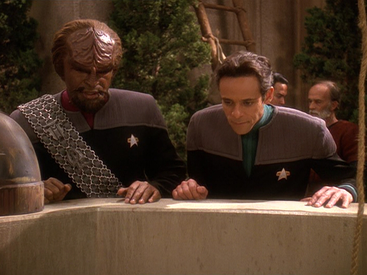 extant_StarTrek_DS9_5x22-ChildrenOfTime_01498.jpg