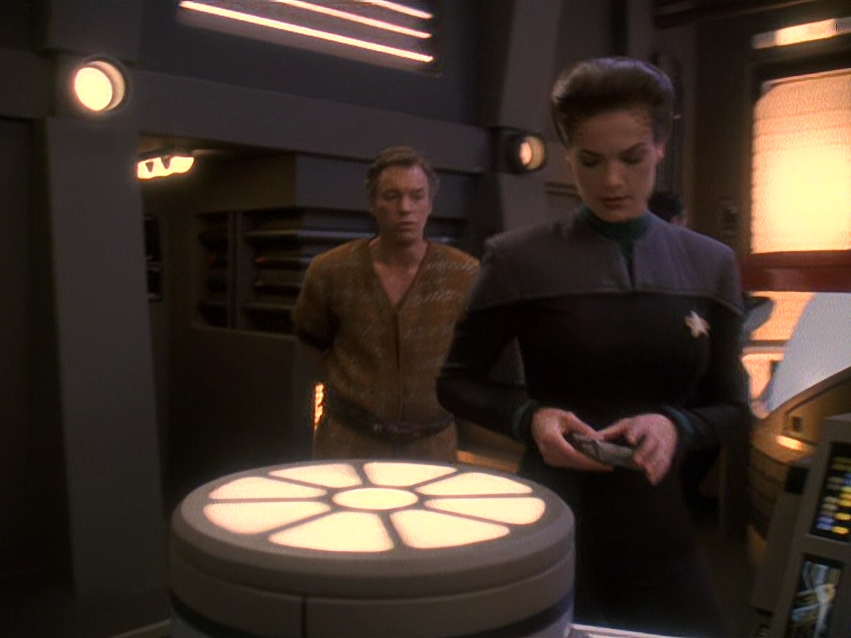 extant_StarTrek_DS9_5x22-ChildrenOfTime_01623.jpg