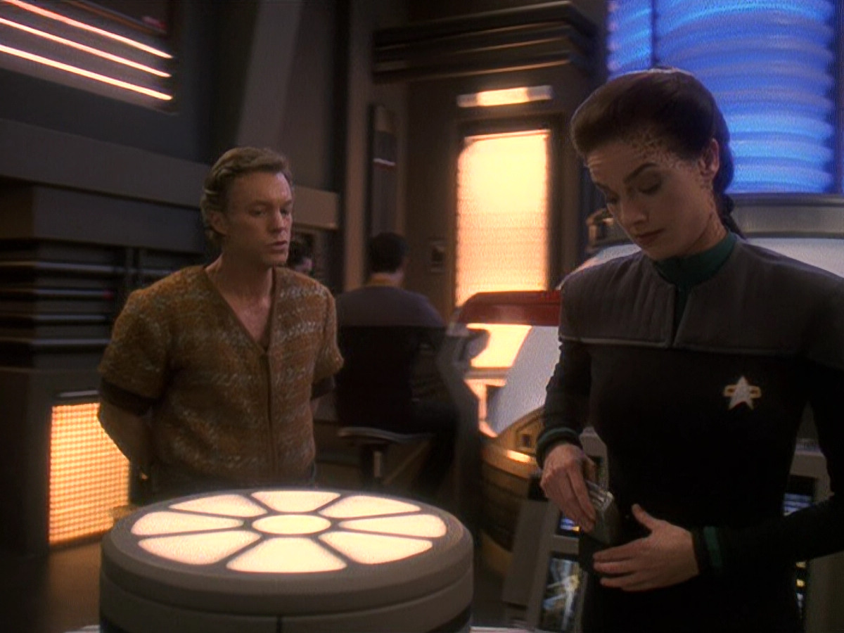extant_StarTrek_DS9_5x22-ChildrenOfTime_01624.jpg