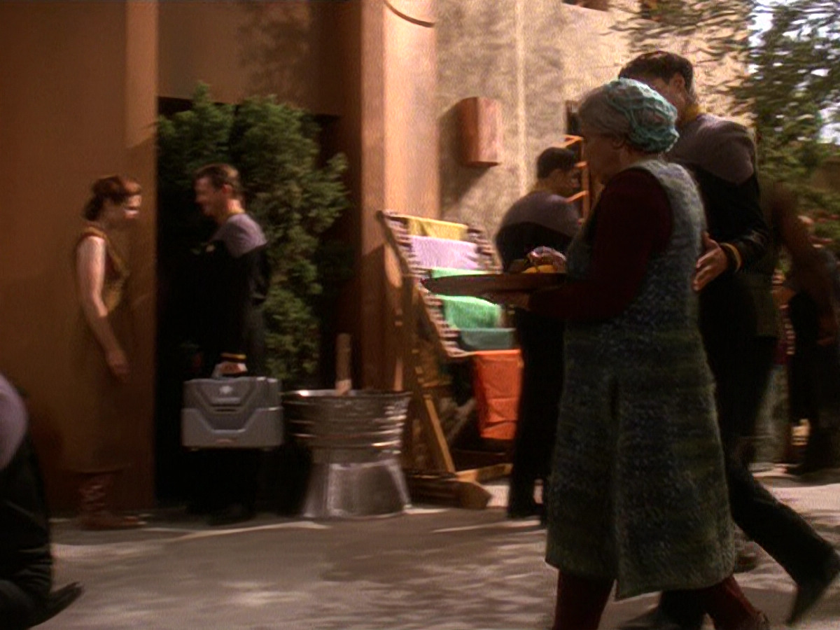 extant_StarTrek_DS9_5x22-ChildrenOfTime_01705.jpg
