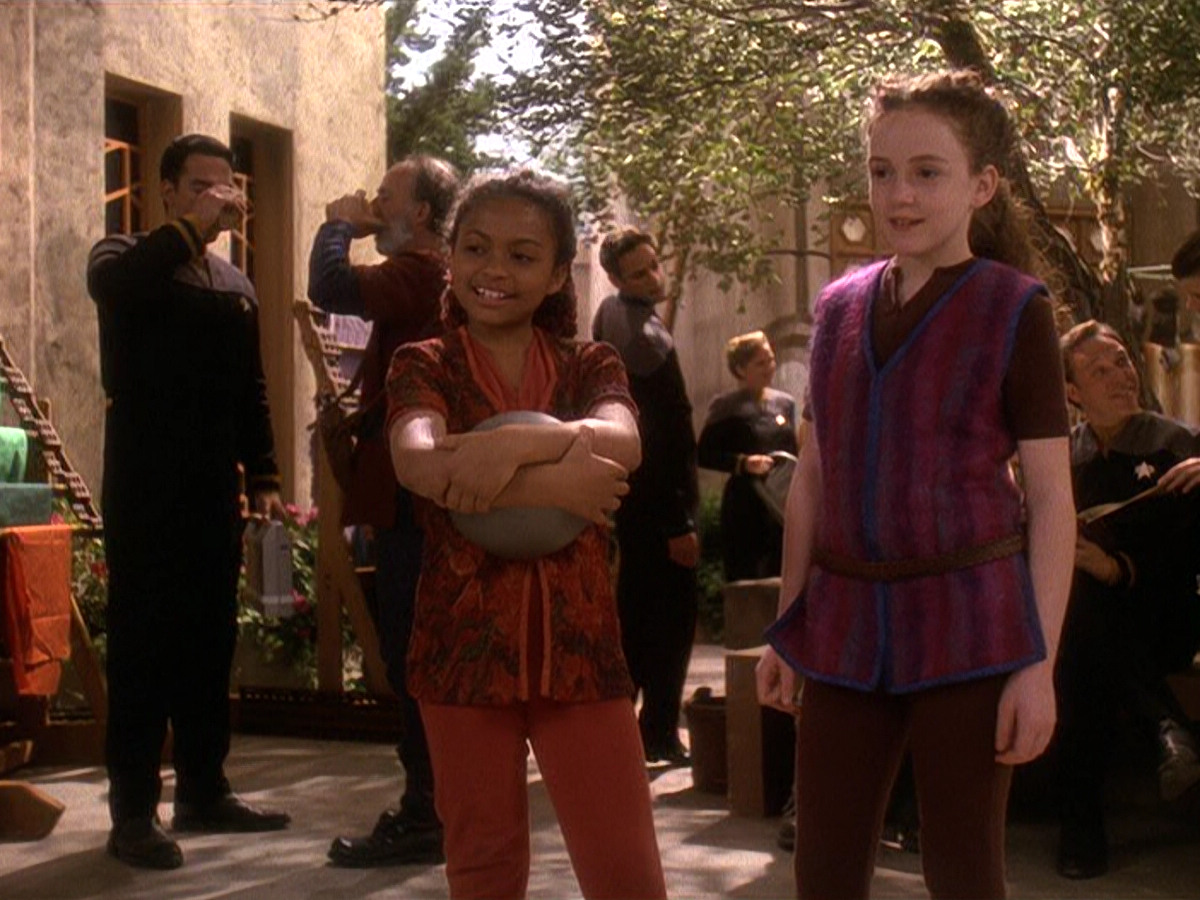 extant_StarTrek_DS9_5x22-ChildrenOfTime_01776.jpg