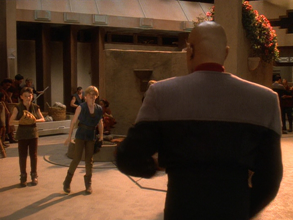 extant_StarTrek_DS9_5x22-ChildrenOfTime_01988.jpg