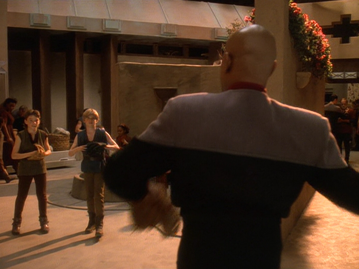 extant_StarTrek_DS9_5x22-ChildrenOfTime_01989.jpg