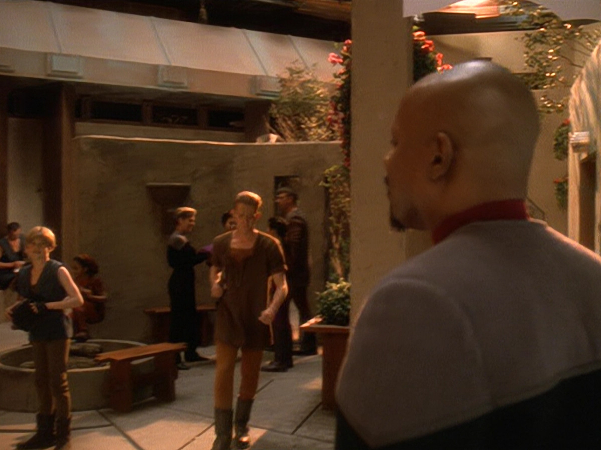 extant_StarTrek_DS9_5x22-ChildrenOfTime_01992.jpg