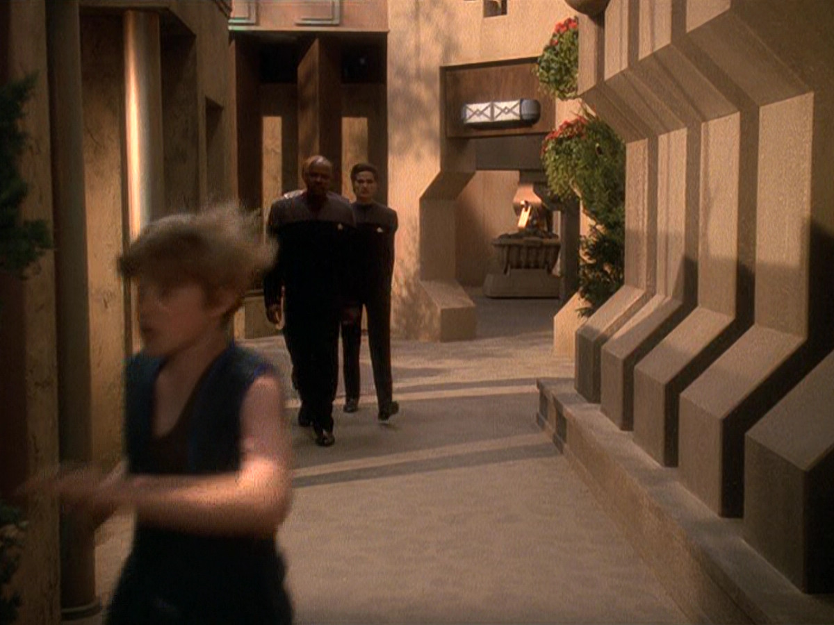 extant_StarTrek_DS9_5x22-ChildrenOfTime_02866.jpg