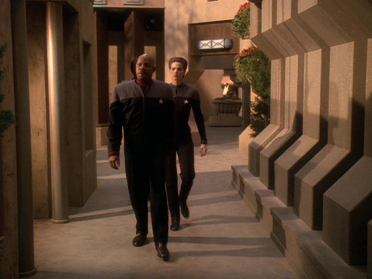 extant_StarTrek_DS9_5x22-ChildrenOfTime_02869.jpg