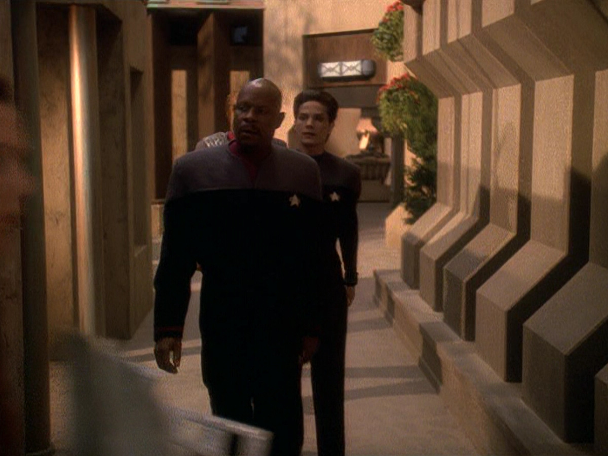 extant_StarTrek_DS9_5x22-ChildrenOfTime_02871.jpg