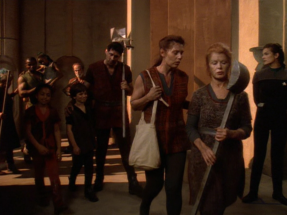 extant_StarTrek_DS9_5x22-ChildrenOfTime_03175.jpg
