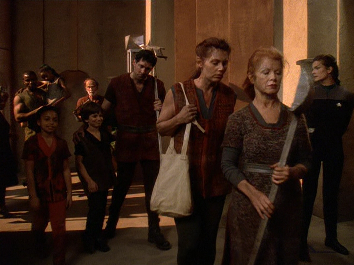extant_StarTrek_DS9_5x22-ChildrenOfTime_03176.jpg