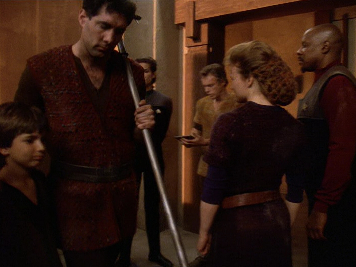 extant_StarTrek_DS9_5x22-ChildrenOfTime_03179.jpg
